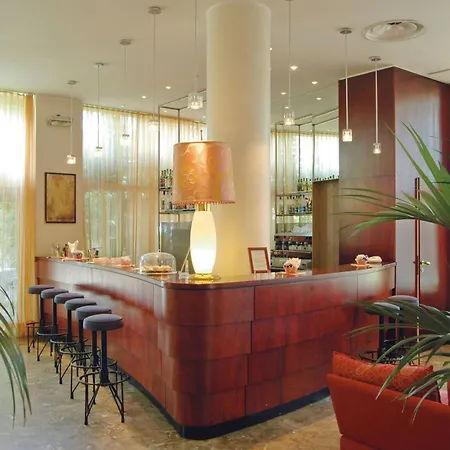 Hotel Reginna Palace 4*