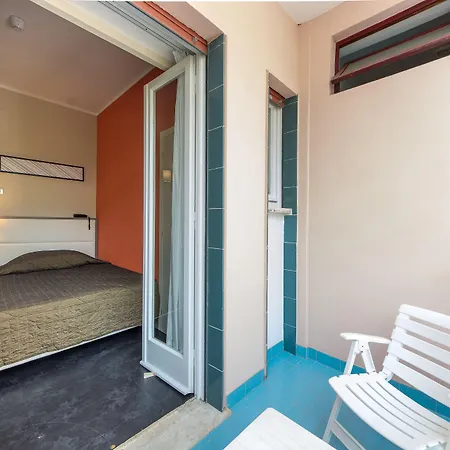 瑞真娜宫廷酒店