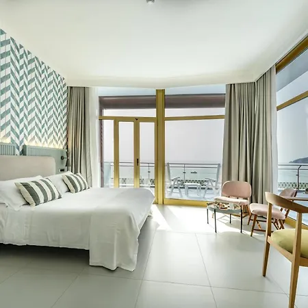Ξενοδοχείο Reginna Palace 4*