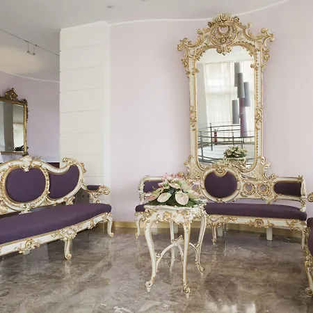 Отель Reginna Palace 4*