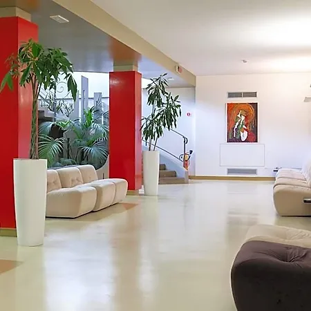 Reginna Palace מלון